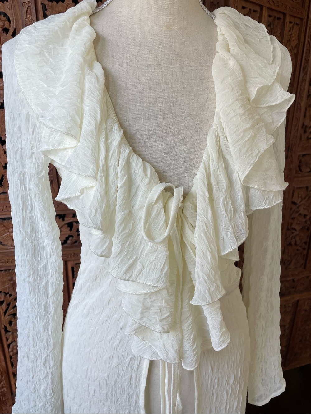 Hesperus White Textured Ruffle Duster - Picture 6 of 10